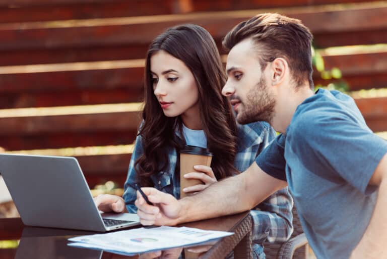 woman and man working out difference between spain and sweden workplace